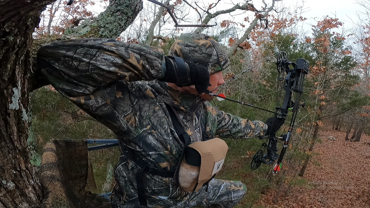 How Do Hunters Choose a Hat in Autumn and Winter